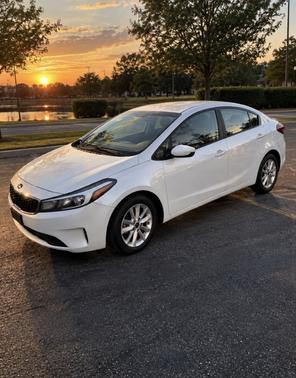 White 2017 Kia Forte LX