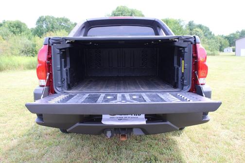 Red 2006 Chevrolet Avalanche 2500 LT