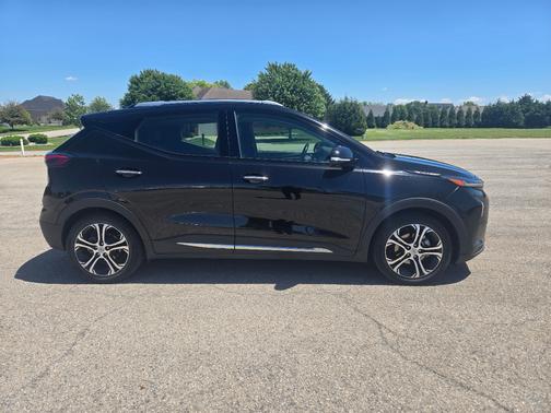 Black 2022 Chevrolet Bolt EUV Premier