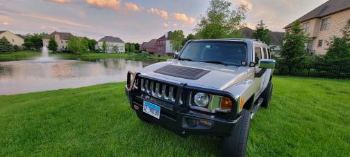 Gold 2007 Hummer H3 Base