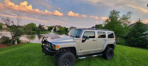 Gold 2007 Hummer H3 Base