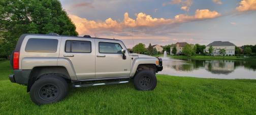 Gold 2007 Hummer H3 Base