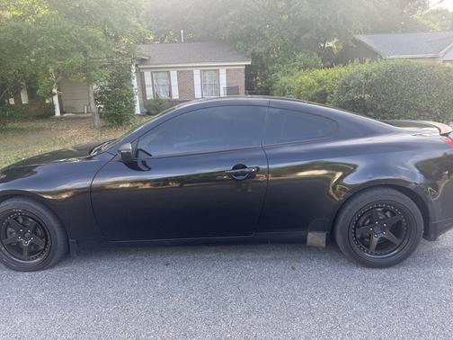 Beige 2010 INFINITI G37 x