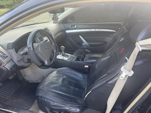 Beige 2010 INFINITI G37 x