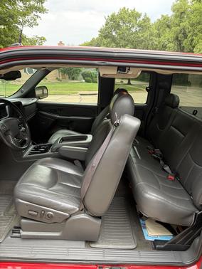 Red 2005 Chevrolet Silverado 1500 LT Extended Cab