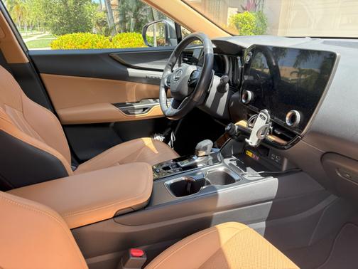 2022 Lexus NX 450h+ Luxury