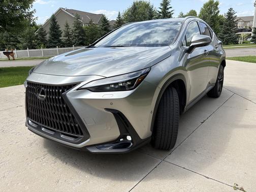 2022 Lexus NX 450h+ Luxury