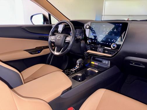 2022 Lexus NX 450h+ Luxury