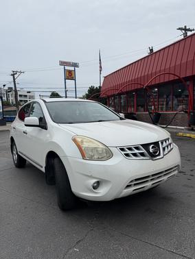 White 2013 Nissan Rogue S