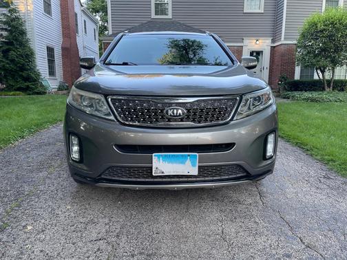 Silver 2014 Kia Sorento Limited