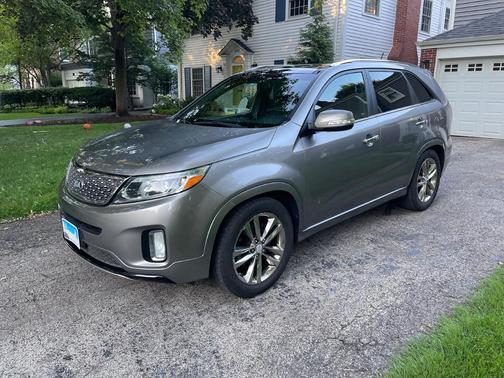 Silver 2014 Kia Sorento Limited