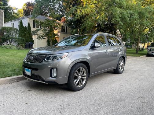 Silver 2014 Kia Sorento Limited