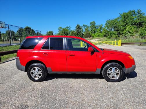 Red 2005 Saturn Vue Base