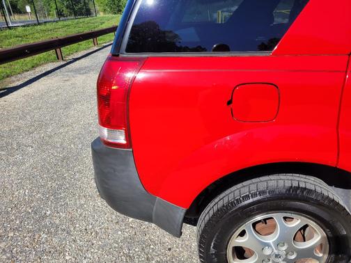 Red 2005 Saturn Vue Base