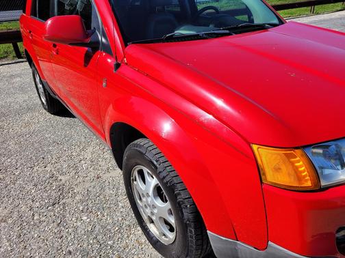 Red 2005 Saturn Vue Base