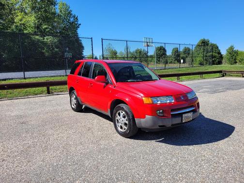 Red 2005 Saturn Vue Base