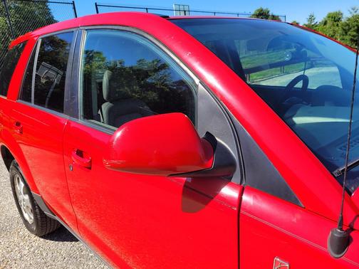 Red 2005 Saturn Vue Base