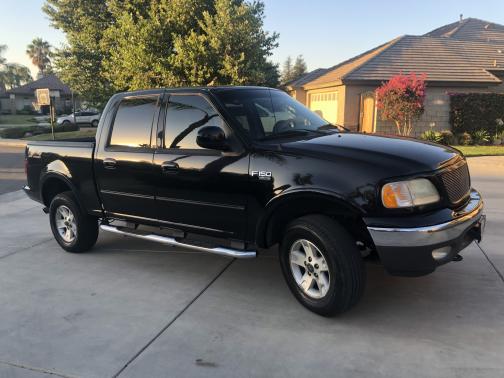 Photo 1 of 9 of 2002 Ford F-150 Lariat SuperCrew