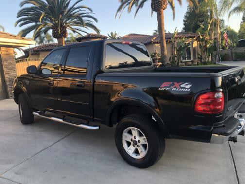 Photo 2 of 9 of 2002 Ford F-150 Lariat SuperCrew