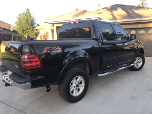 Photo 5 of 9 of 2002 Ford F-150 Lariat SuperCrew
