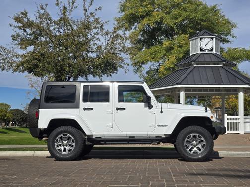 2012 Jeep Wrangler Unlimited Sahara