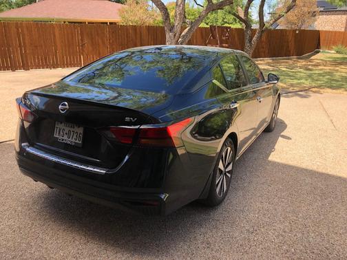 Black 2021 Nissan Altima 2.5 SV