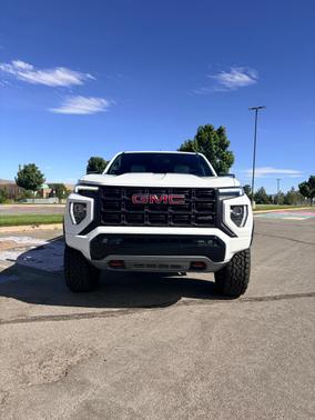 White 2023 GMC Canyon AT4X