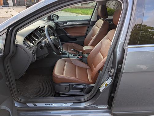 Gray 2017 Volkswagen Golf Alltrack TSI SE