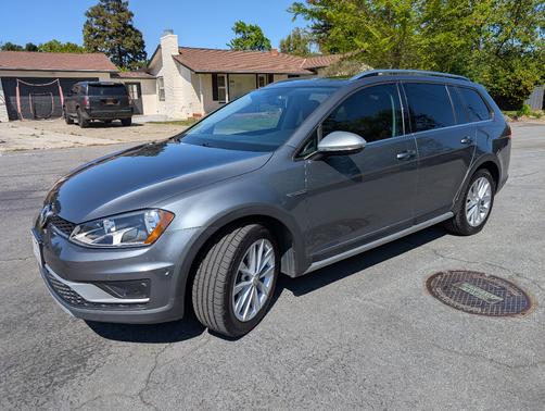Gray 2017 Volkswagen Golf Alltrack TSI SE