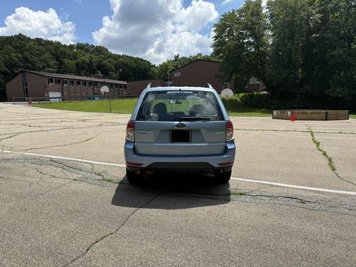 Blue 2011 Subaru Forester 2.5 X