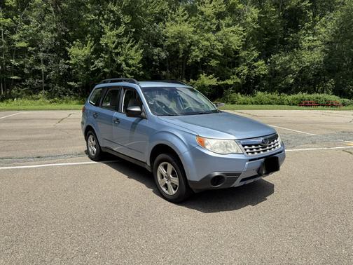 Blue 2011 Subaru Forester 2.5 X