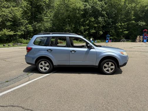 Blue 2011 Subaru Forester 2.5 X