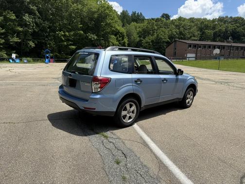 Blue 2011 Subaru Forester 2.5 X