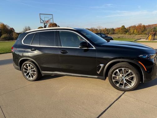 Black 2026 BMW X5 xDrive40i