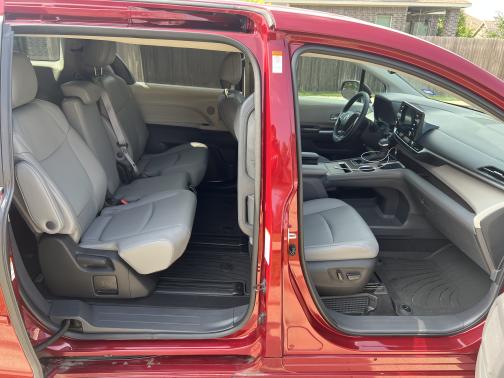 2022 Toyota Sienna XLE
