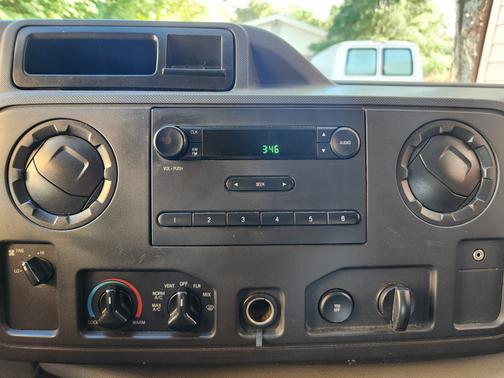2013 Ford E350 Super Duty Cargo