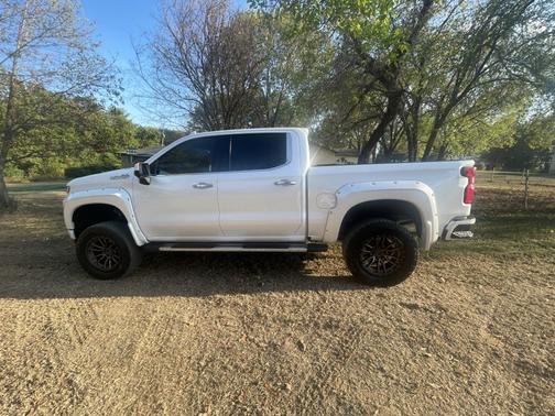 White 2019 Chevrolet Silverado 1500 High Country