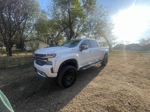 White 2019 Chevrolet Silverado 1500 High Country