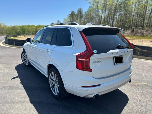 2019 Volvo XC90 T5 Momentum