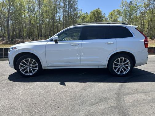 2019 Volvo XC90 T5 Momentum