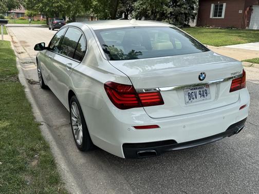 2015 BMW 750 i