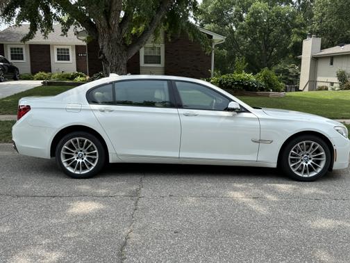 2015 BMW 750 i