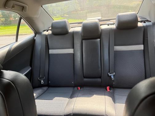 Black 2013 Toyota Camry SE