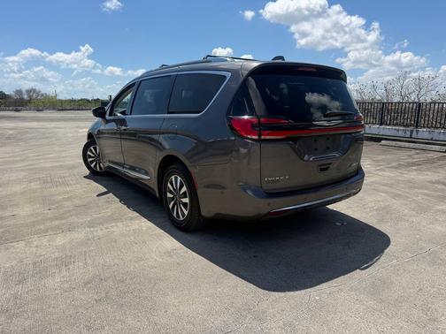 Gray 2021 Chrysler Pacifica Hybrid Limited