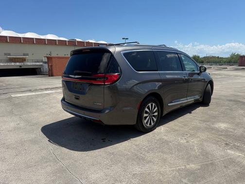 Gray 2021 Chrysler Pacifica Hybrid Limited