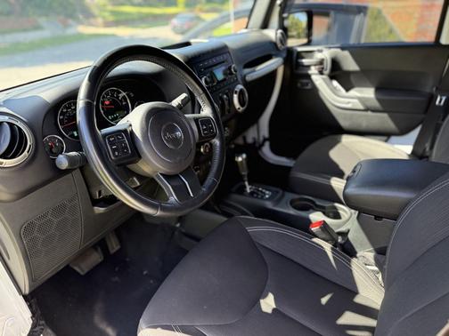 White 2018 Jeep Wrangler JK Unlimited Sahara