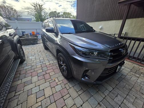 Gray 2019 Toyota Highlander LE