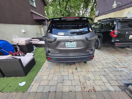 Gray 2019 Toyota Highlander LE
