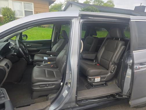 Gray 2017 Honda Odyssey EX-L