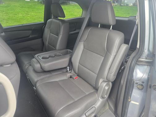 Gray 2017 Honda Odyssey EX-L